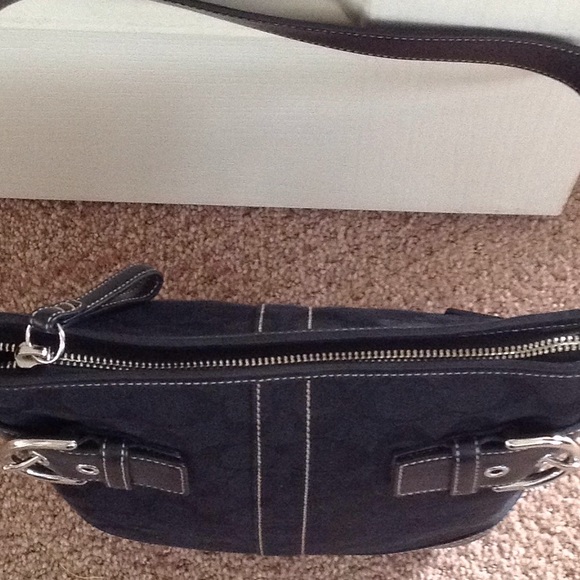 Small Black Signature SoHo Coach Shoulder Bag - Picture 3 of 4